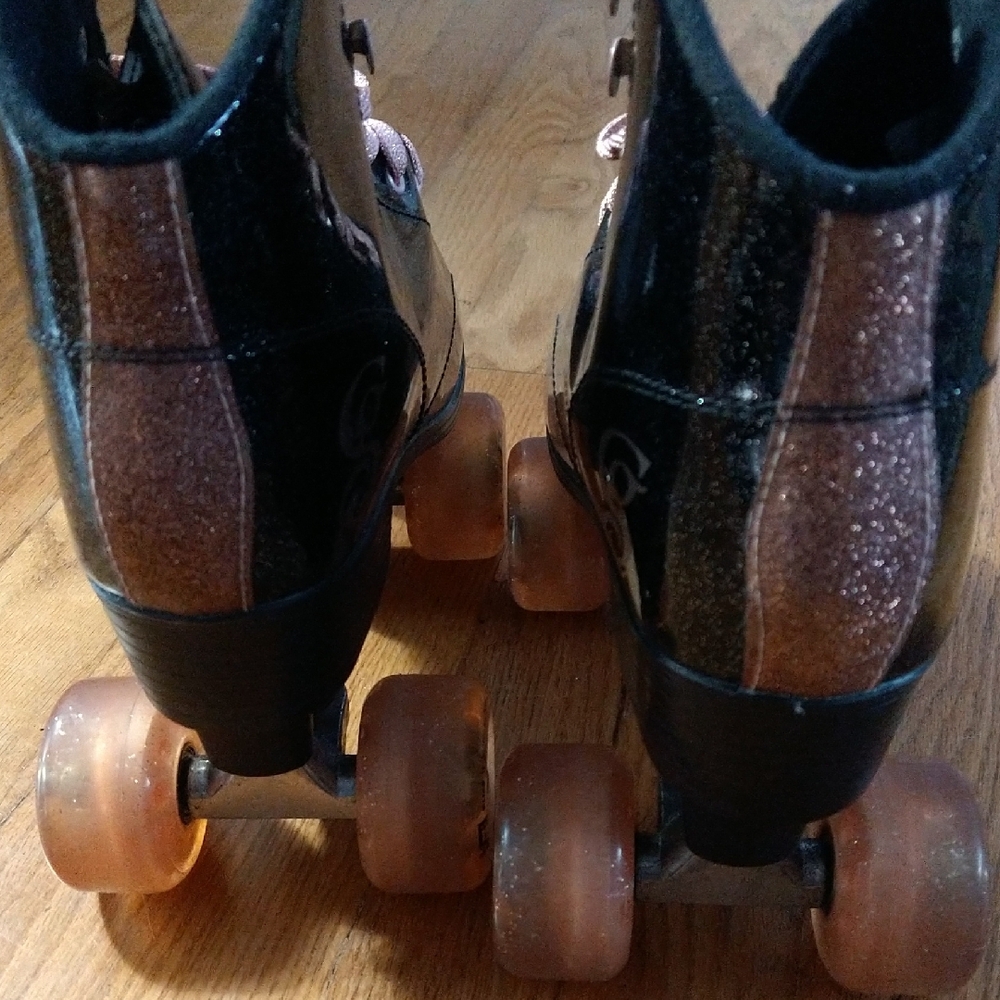 Roller Derby Candi Girl Black Glitter Roller Skates with Pink Laces - Picture 12 of 16